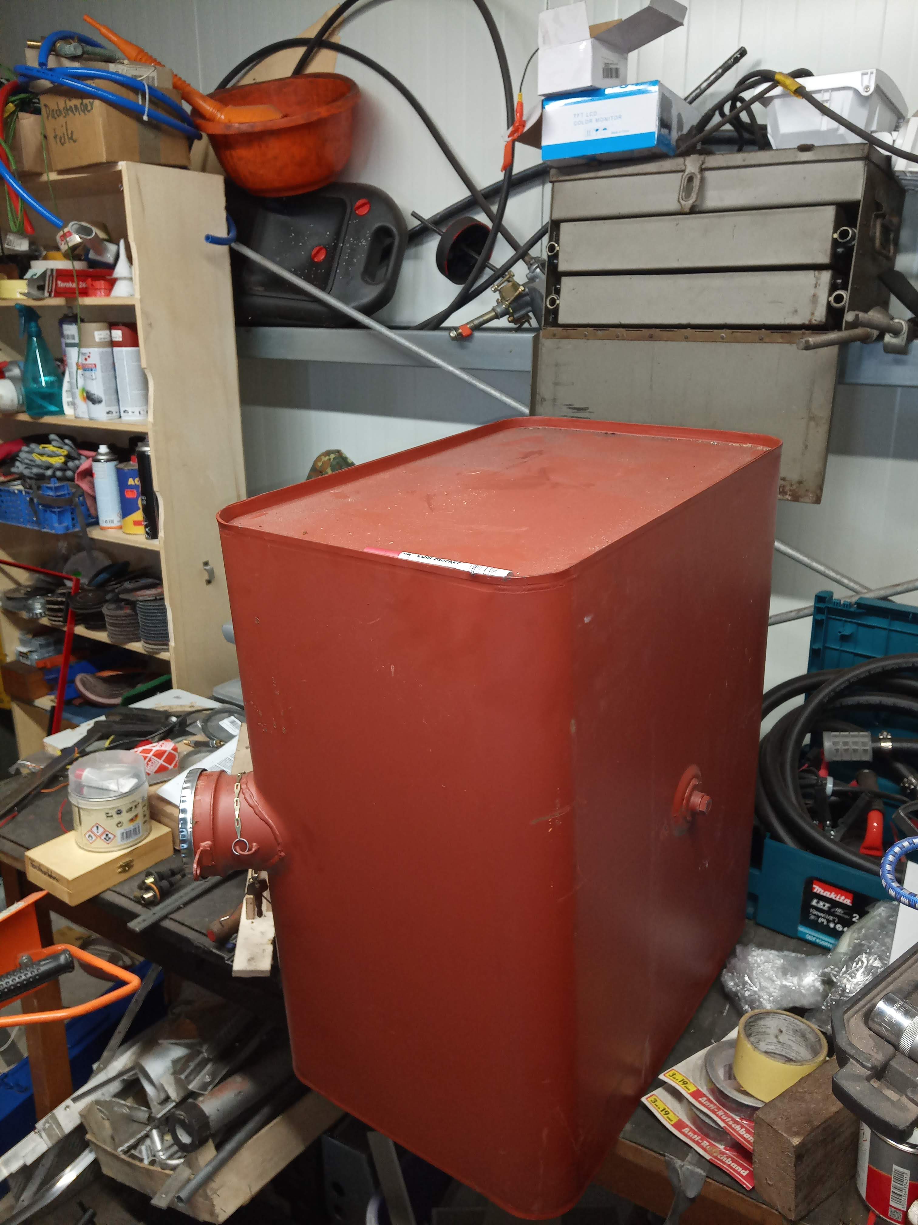 Einer der neuen 130l Tanks